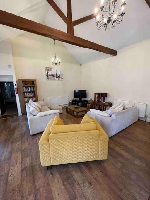 The Old Hay Barn - Games Room, Gym, Sleeps 8 Godmanchester Exteriör bild