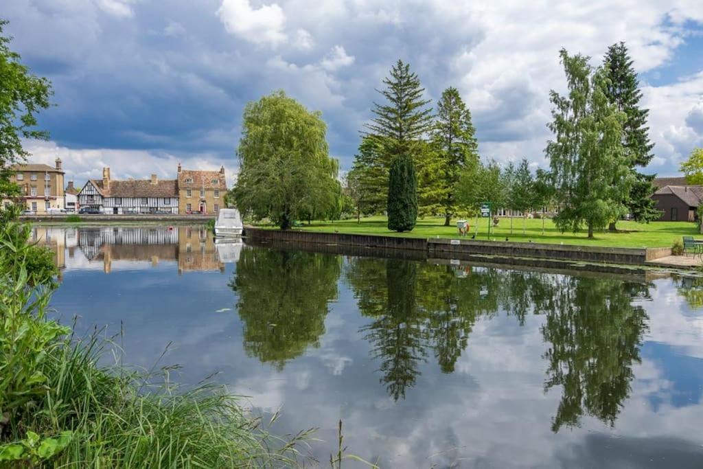 The Old Hay Barn - Games Room, Gym, Sleeps 8 Godmanchester Exteriör bild
